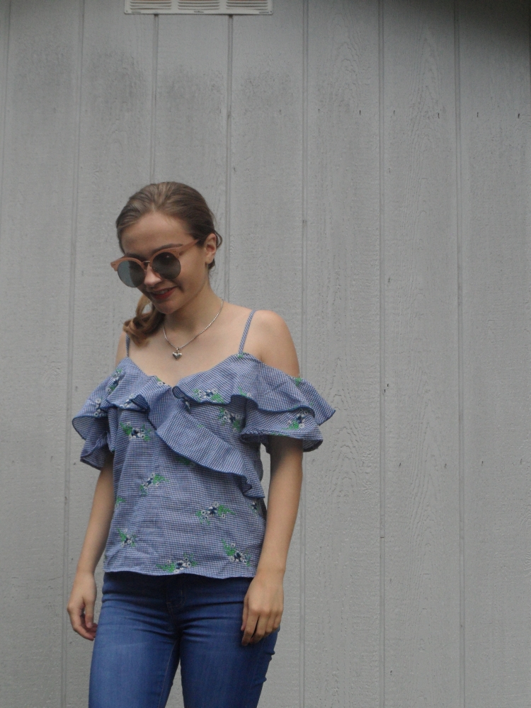 close up ootd blue floral