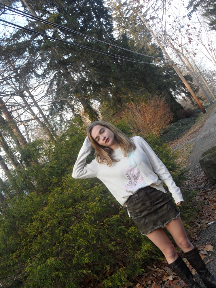 fashion blogger wears camo skirt and sweater