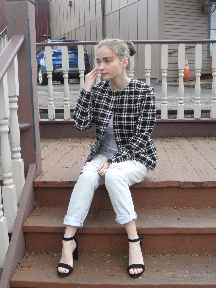 fashion blogger wears plaid blazer, jeans